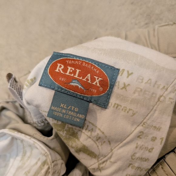 Tommy Bahama Relax Tan Cargo Shorts Relaxed Mens XL 38x8.5 - Picture 2 of 4